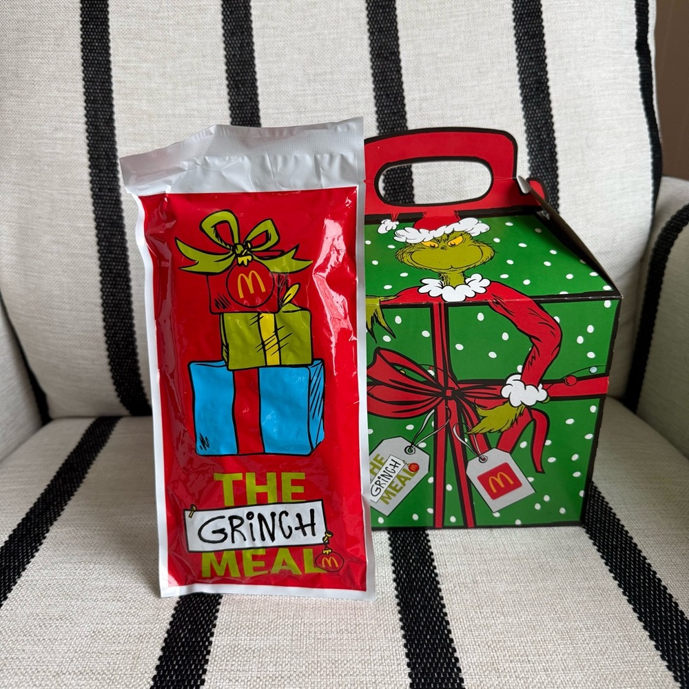 McDonald's Grinch Holiday Meal Box & Grinch Socks McDonalds 2025 NWT